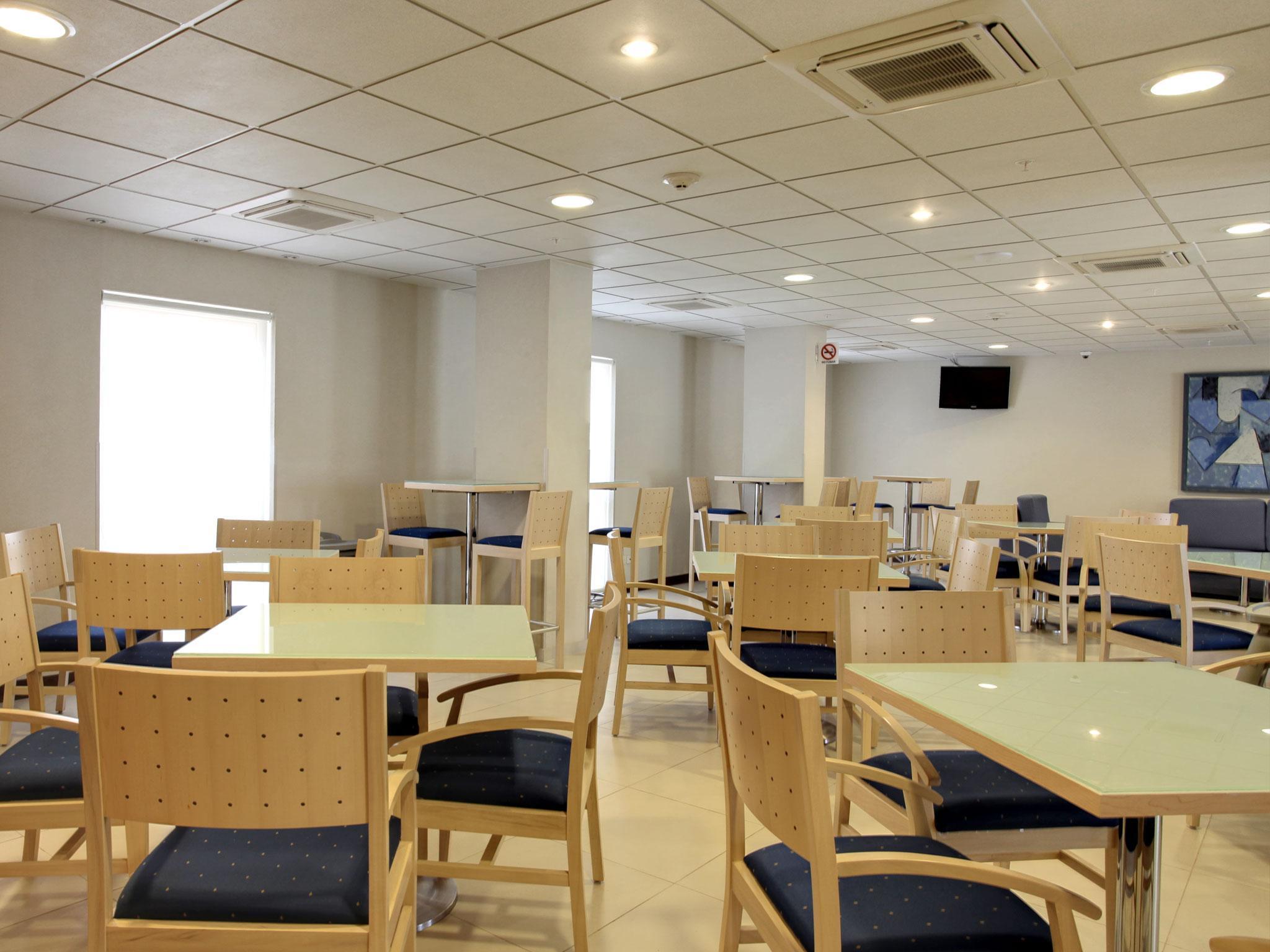 都市快捷朱尼尔比亚埃尔莫萨酒店 外观 照片