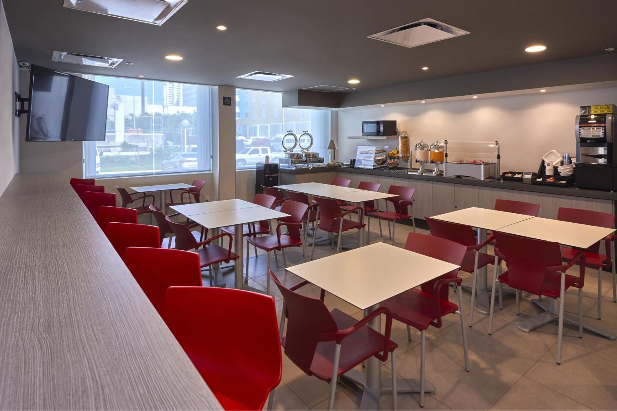 都市快捷朱尼尔比亚埃尔莫萨酒店 外观 照片
