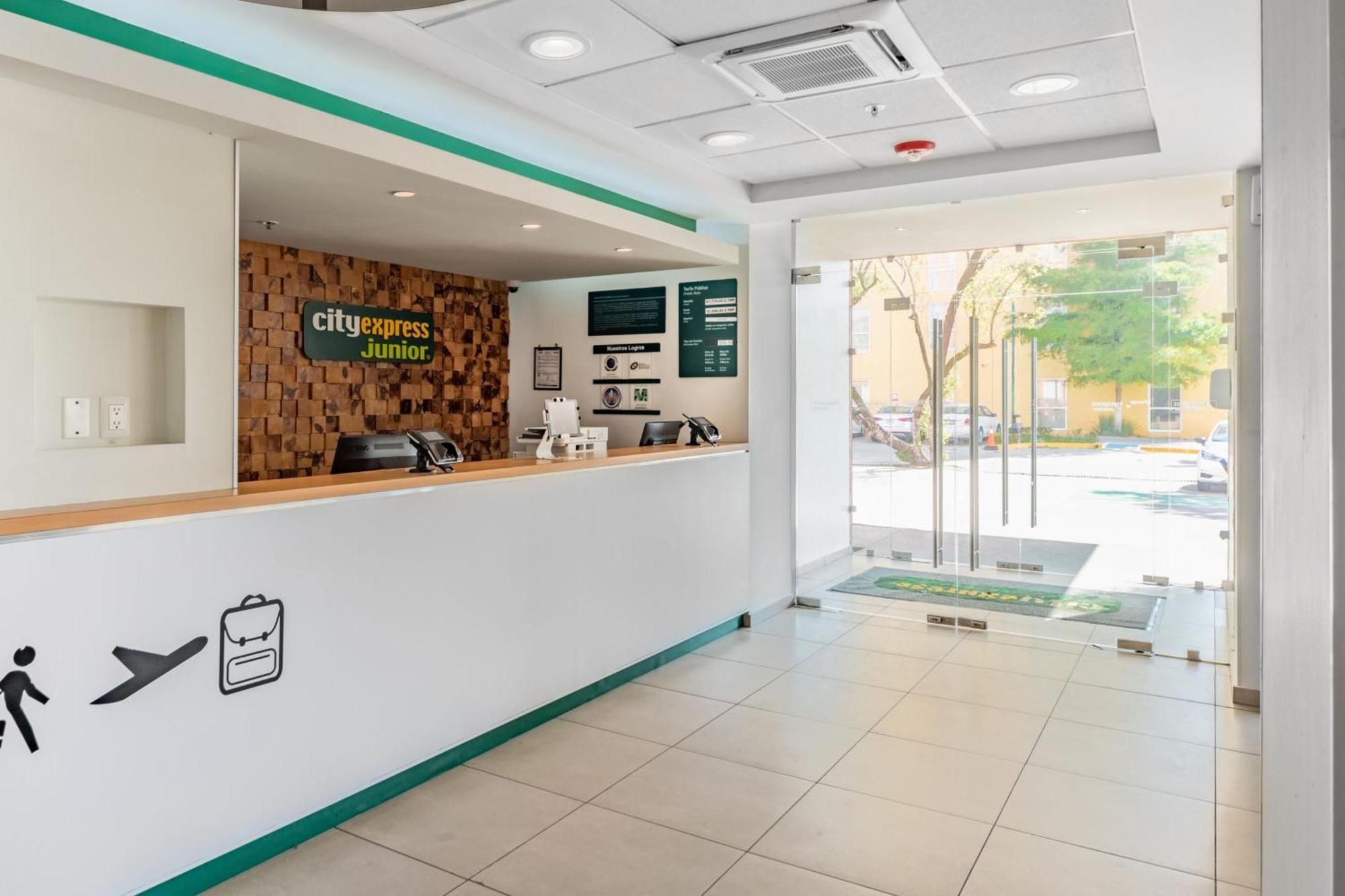 都市快捷朱尼尔比亚埃尔莫萨酒店 外观 照片